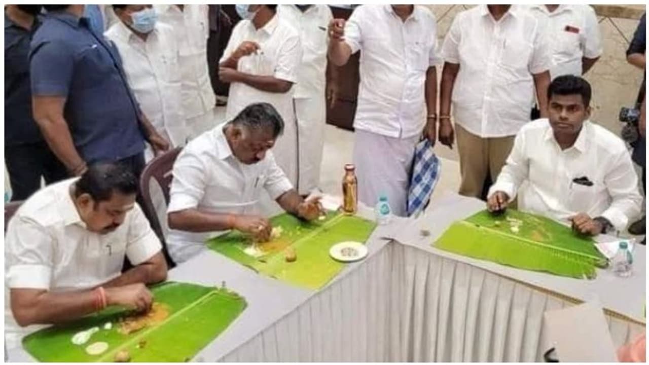 அங்கே மூணு பொண்டாட்டி... இங்கே மூணு இலை... திமுக எம்.பி., செந்தில் கிளப்பிவிட்ட விவாதம்..! அங்கே மூணு பொண்டாட்டி... இங்கே மூணு இலை... திமுக எம்.பி., செந்தில் கிளப்பிவிட்ட விவாதம்..!