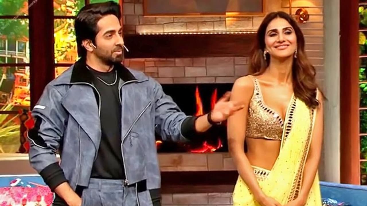 इस एक्ट्रेस के साथ फ्लर्ट करते हुए Kapil Sharma ने खुद को बताया गरीब, Ayushmann Khurrana ने दिया ये जवाब इस एक्ट्रेस के साथ फ्लर्ट करते हुए Kapil Sharma ने खुद को बताया गरीब, Ayushmann Khurrana ने दिया ये जवाब