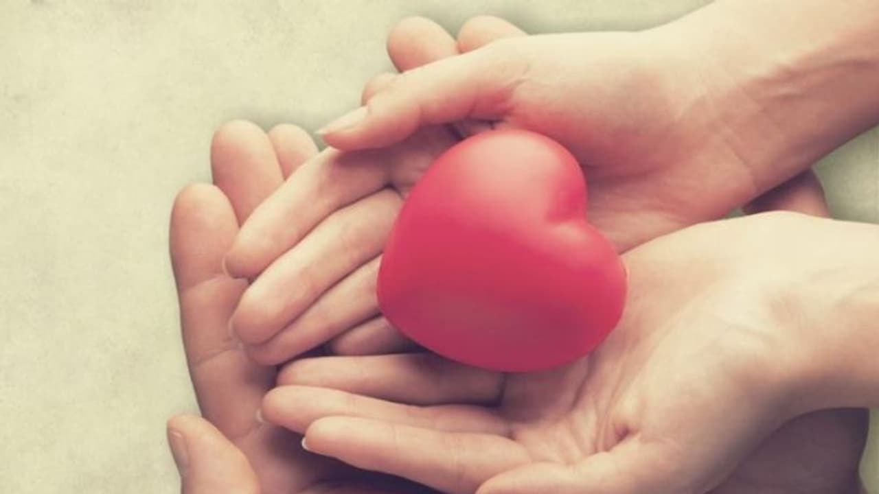 Heart Health : ഹൃദയത്തെ കാക്കാൻ കഴിക്കാം ഈ പഴം