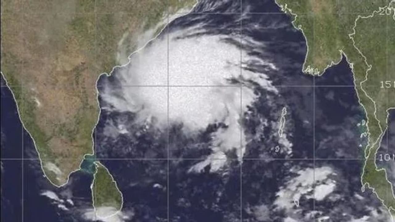 অশনি থেকে আমফান এক এক নামের ঘূর্ণিঝড়ে বিধ্বস্ত ওডিশা বাংলা, কীভাবে নাম রাখা হয় ঝড়ের? অশনি থেকে আমফান এক এক নামের ঘূর্ণিঝড়ে বিধ্বস্ত ওডিশা বাংলা, কীভাবে নাম রাখা হয় ঝড়ের?