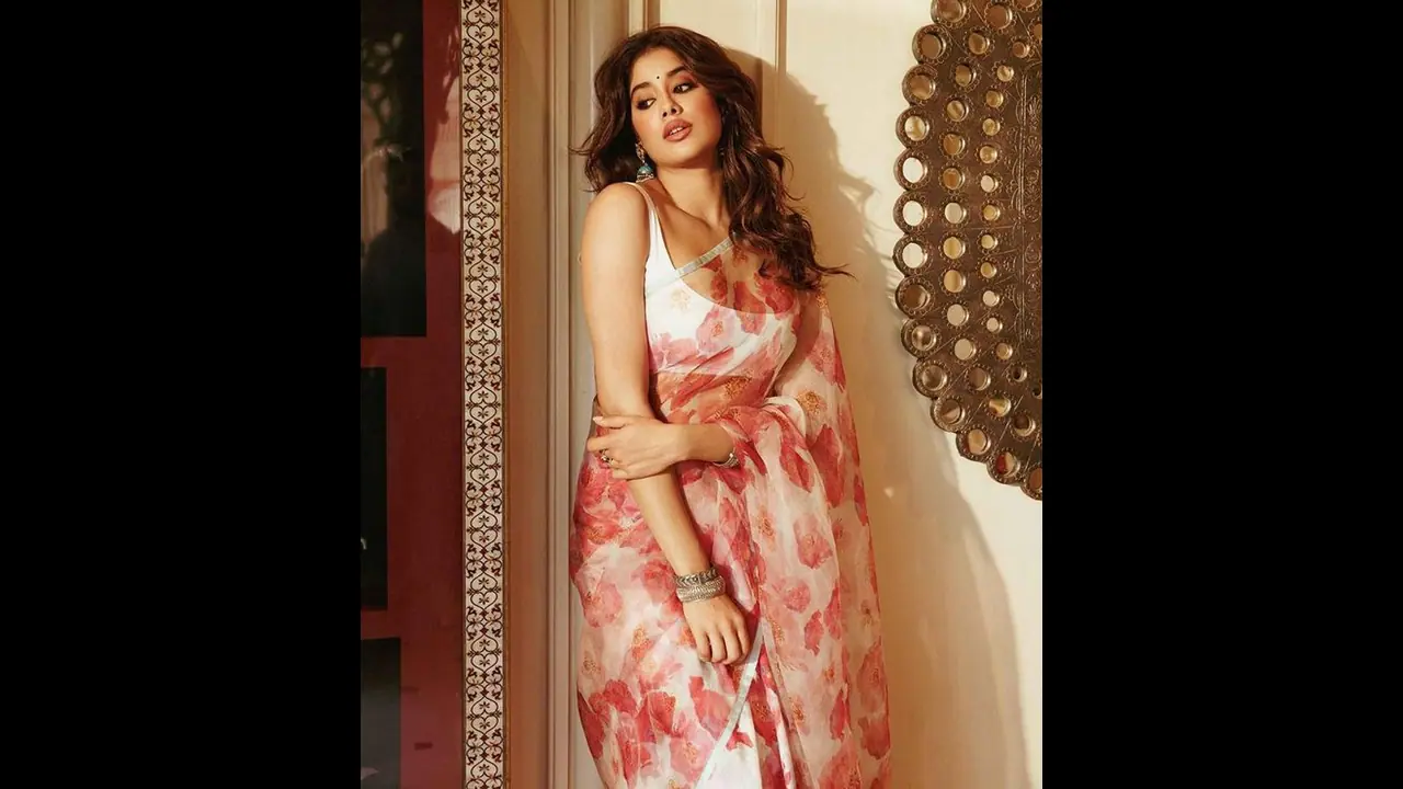 Janhvi Kapoor Diet: দিন দিন বাড়ছে ত্বকের জেল্লা, কোন ডায়েট এখন মেনে চলেন শ্রীকন্যা Janhvi Kapoor Diet: দিন দিন বাড়ছে ত্বকের জেল্লা, কোন ডায়েট এখন মেনে চলেন শ্রীকন্যা