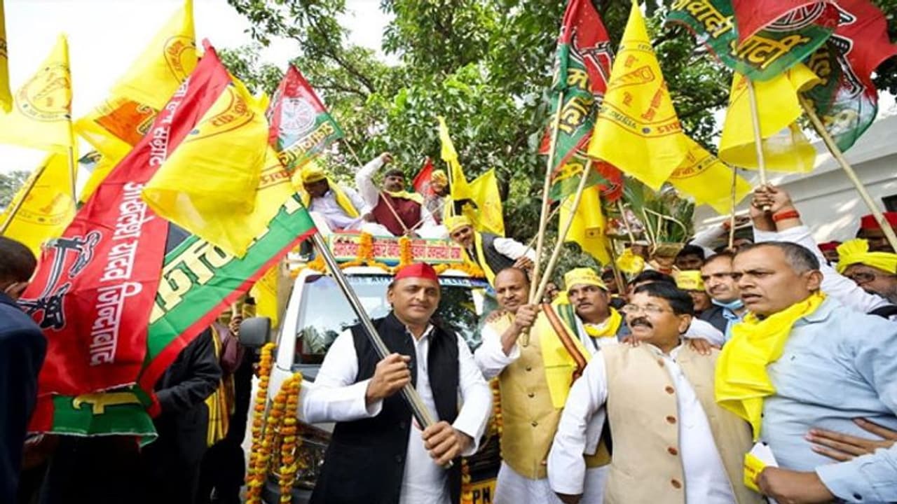 गोंडवाना जनसंदेश यात्रा की मदद से होगा भाजपा का सफाया: अखिलेश यादव गोंडवाना जनसंदेश यात्रा की मदद से होगा भाजपा का सफाया: अखिलेश यादव