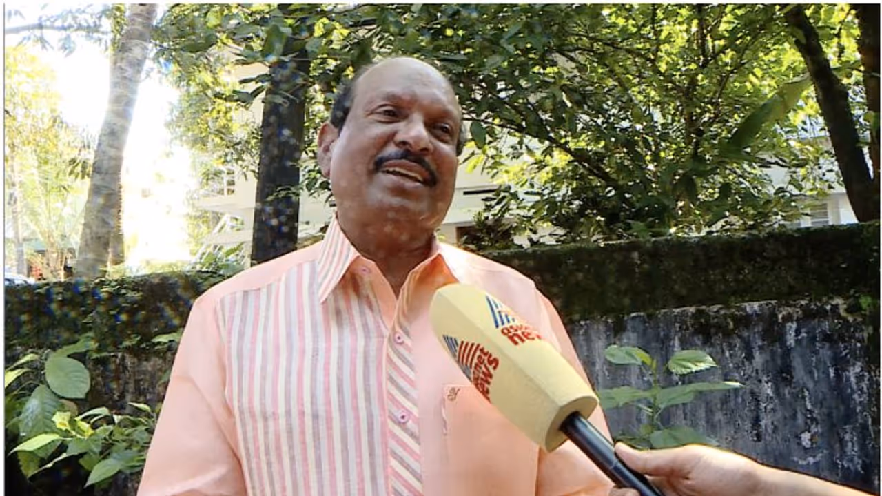 ജീവനക്കാരന്റെ ഗൃഹപ്രവേശത്തിന് കോട്ടയത്ത് പറന്നിറങ്ങി യൂസഫലി ജീവനക്കാരന്റെ ഗൃഹപ്രവേശത്തിന് കോട്ടയത്ത് പറന്നിറങ്ങി യൂസഫലി