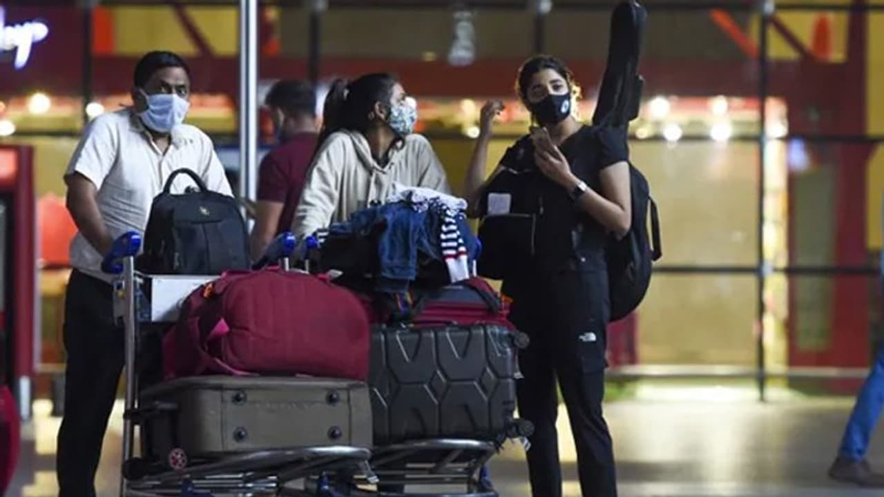 संडे को फूटा Omicron का बम: राजस्थान में 9 केस तो महाराष्ट्र में 7 मामले, वायरस के खतरनाक दस्तक से हड़कंप