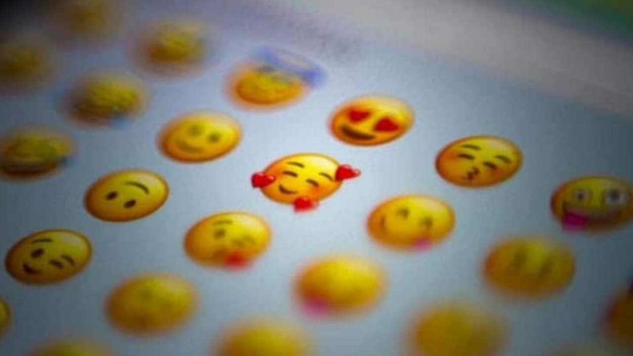 WhatsApp rolls out 6 new emoji reactions; Here's how you can use it