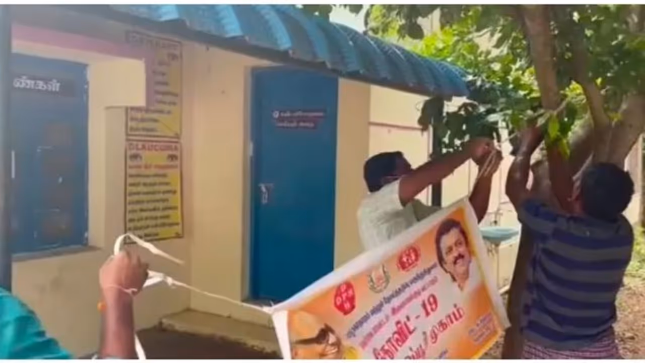 Corona vaccine: தடுப்பூசி பேனரில் மோடி படம் எங்கே..? கருணாநிதி, ஸ்டாலின் பேனரை தூக்கி எறிந்த பாஜகவினர்..! Corona vaccine: தடுப்பூசி பேனரில் மோடி படம் எங்கே..? கருணாநிதி, ஸ்டாலின் பேனரை தூக்கி எறிந்த பாஜகவினர்..!