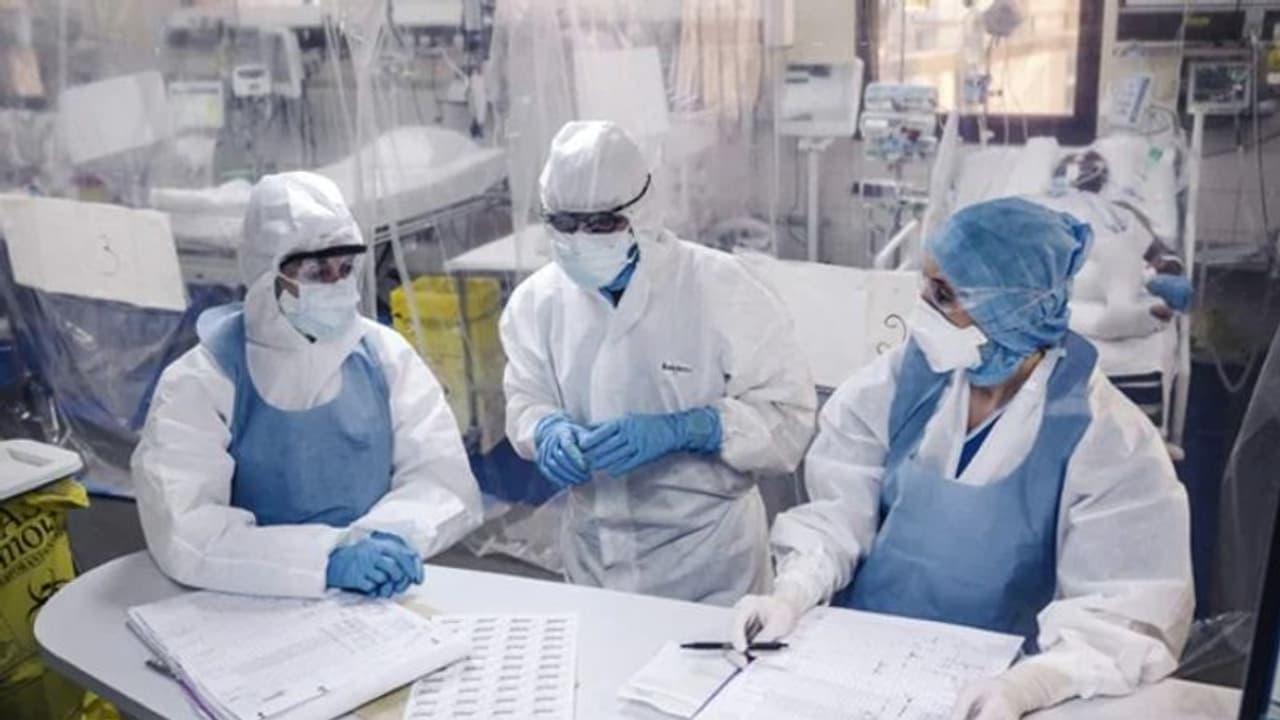 Omicron Variant : 'ഒമിക്രോണ്‍' സ്ഥിരീകരിച്ച രോഗിയുടെ വിവരങ്ങളുമായി ആരോഗ്യപ്രവര്‍ത്തകര്‍...