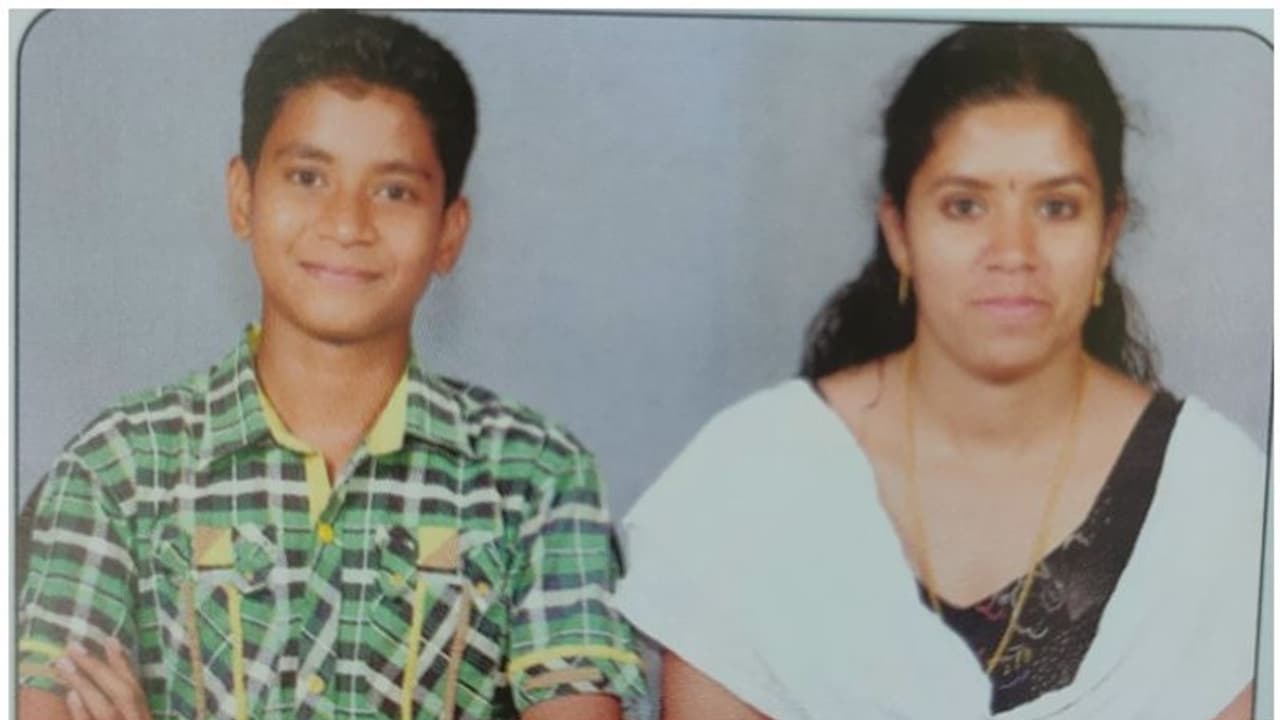 Police : പരാതി കിട്ടിയിട്ടും അനങ്ങിയില്ല; വീട്ടമ്മയും മകനും പൊള്ളലേറ്റ്മരിച്ച സംഭവത്തില് പൊലീസിനെതിരെ കുടുംബം Police : പരാതി കിട്ടിയിട്ടും അനങ്ങിയില്ല; വീട്ടമ്മയും മകനും പൊള്ളലേറ്റ്മരിച്ച സംഭവത്തില് പൊലീസിനെതിരെ കുടുംബം