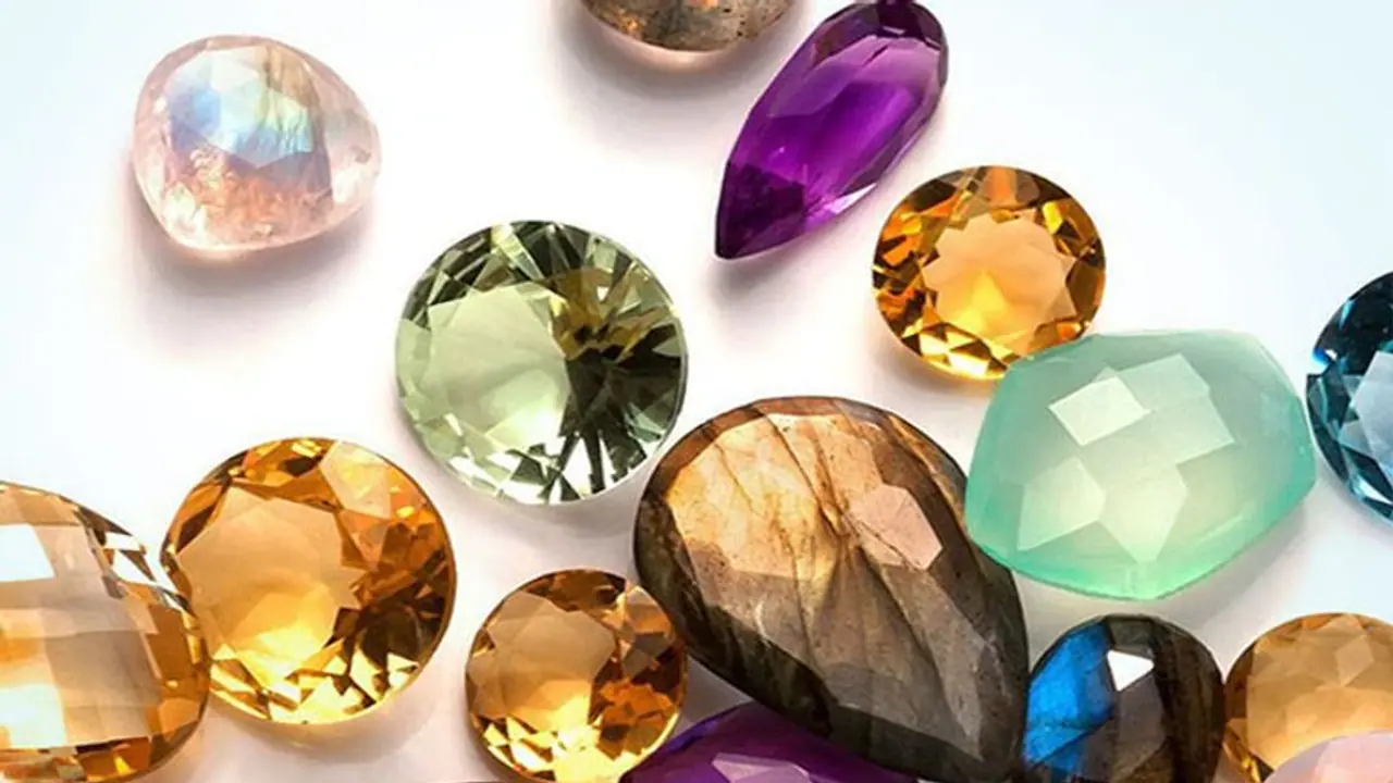 ভুলেও এই রত্নগুলো এক সঙ্গে পরবেন না, সমস্যা কমার বদলে বাড়বে ভুলেও এই রত্নগুলো এক সঙ্গে পরবেন না, সমস্যা কমার বদলে বাড়বে