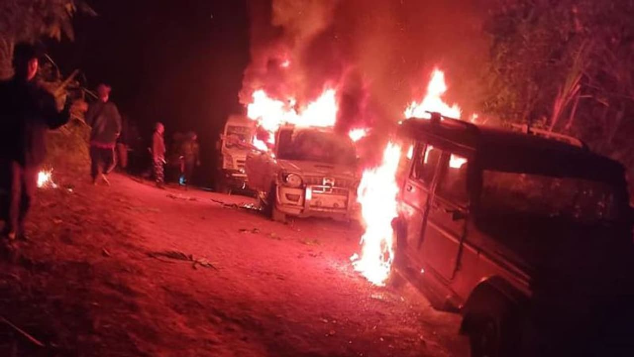 നാഗാലാൻഡ് വെടിവെപ്പ്: സൈനികർക്കെതിരെയുള്ള പൊലീസ് നടപടി നിർത്തിവെക്കണമെന്ന് സുപ്രീം കോടതി നാഗാലാൻഡ് വെടിവെപ്പ്: സൈനികർക്കെതിരെയുള്ള പൊലീസ് നടപടി നിർത്തിവെക്കണമെന്ന് സുപ്രീം കോടതി