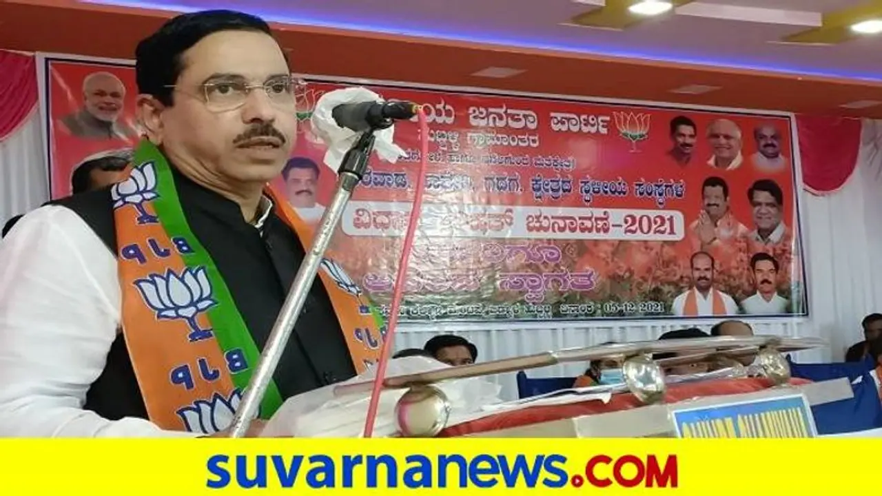 Karnataka Politics: ಸಿದ್ದರಾಮಯ್ಯ ಬೆಂಕಿ ಹಚ್ಚುವ ಕೆಲಸ ಮಾಡುತ್ತಿದ್ದಾರೆ: ಕೇಂದ್ರ ಸಚಿವ ಜೋಶಿ Karnataka Politics: ಸಿದ್ದರಾಮಯ್ಯ ಬೆಂಕಿ ಹಚ್ಚುವ ಕೆಲಸ ಮಾಡುತ್ತಿದ್ದಾರೆ: ಕೇಂದ್ರ ಸಚಿವ ಜೋಶಿ