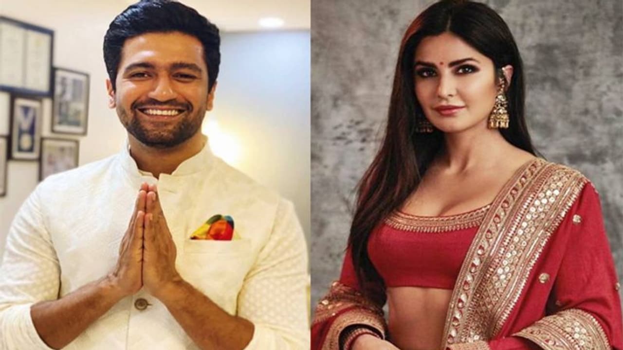 Vicky Katrina Wedding: শেষ মুহূর্তের প্রস্তুতিতে ভিকি পরিবার, সোমবার দুপুরেই রাজস্থানের পথে সেলেব Vicky Katrina Wedding: শেষ মুহূর্তের প্রস্তুতিতে ভিকি পরিবার, সোমবার দুপুরেই রাজস্থানের পথে সেলেব