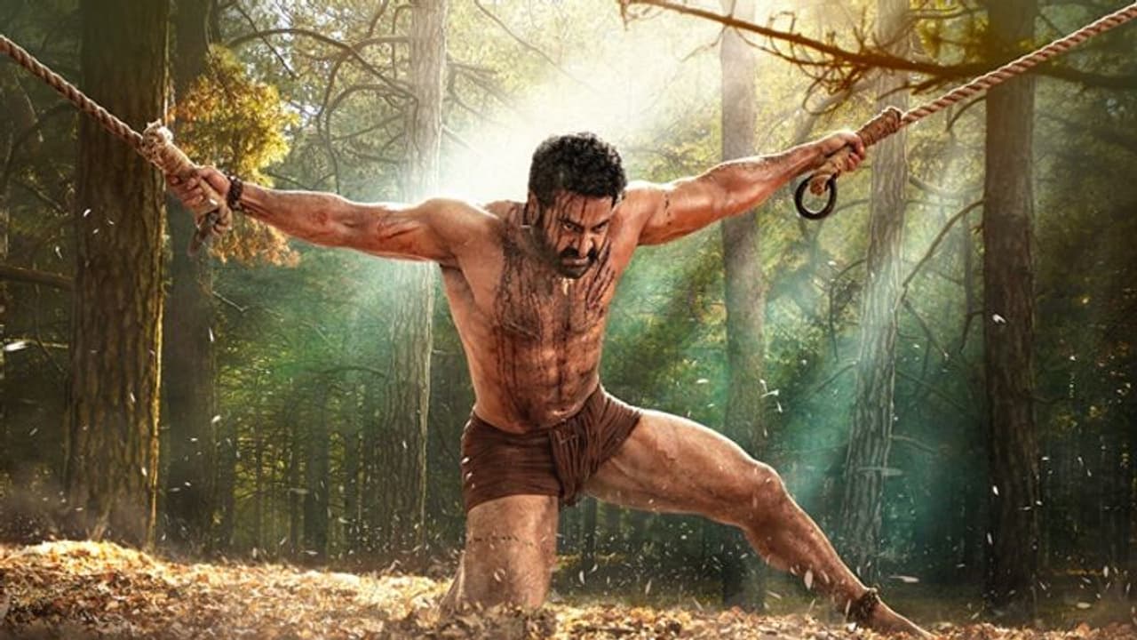 RRR Movie: రక్తపు మరకలు, ఉక్కు కండలతో ఎన్టీఆర్.. మైండ్ బ్లోయింగ్ పోస్టర్