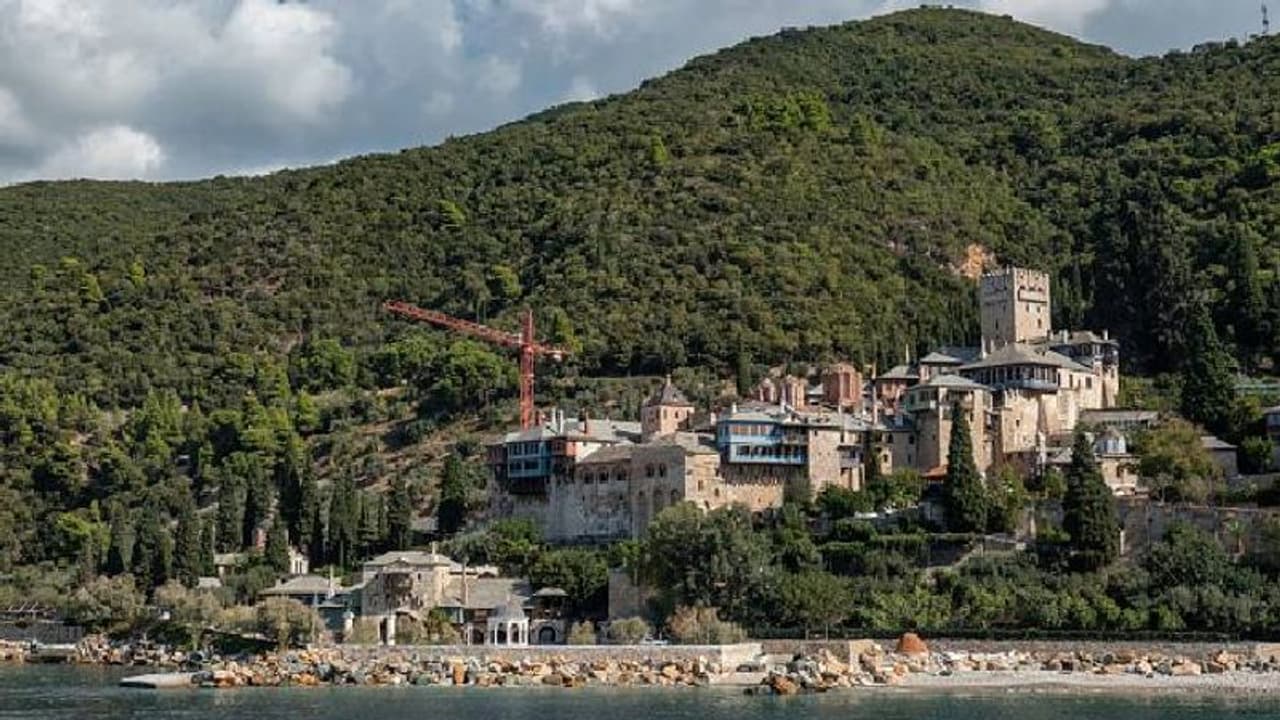 Mount Athos : ഇവിടെ സ്ത്രീകൾക്ക് പ്രവേശനമില്ല, വളർത്തുമൃഗങ്ങൾ പറ്റില്ല, ഫോണോ കാറോ പാടില്ല Mount Athos : ഇവിടെ സ്ത്രീകൾക്ക് പ്രവേശനമില്ല, വളർത്തുമൃഗങ്ങൾ പറ്റില്ല, ഫോണോ കാറോ പാടില്ല