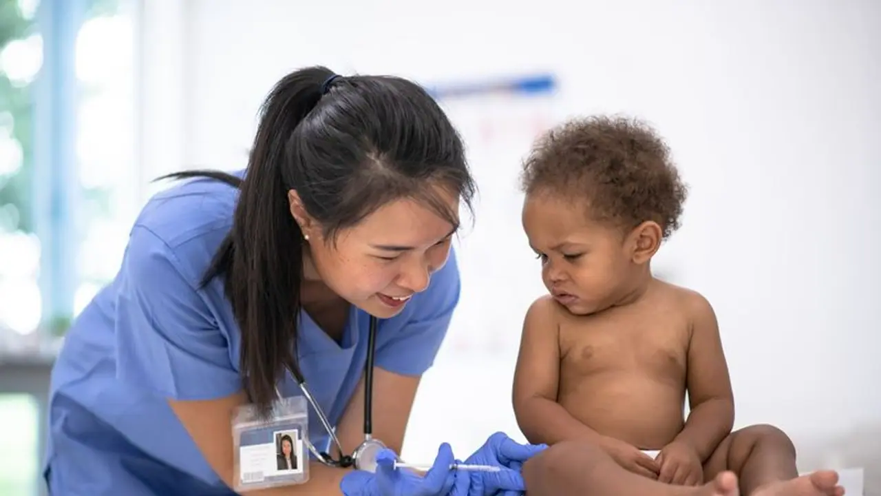 Omicron : குழந்தைகளை குறிவைக்கிறதா ஒமைக்ரான்? அதிர்ச்சியில் மருத்துவ நிபுணர்கள்!!