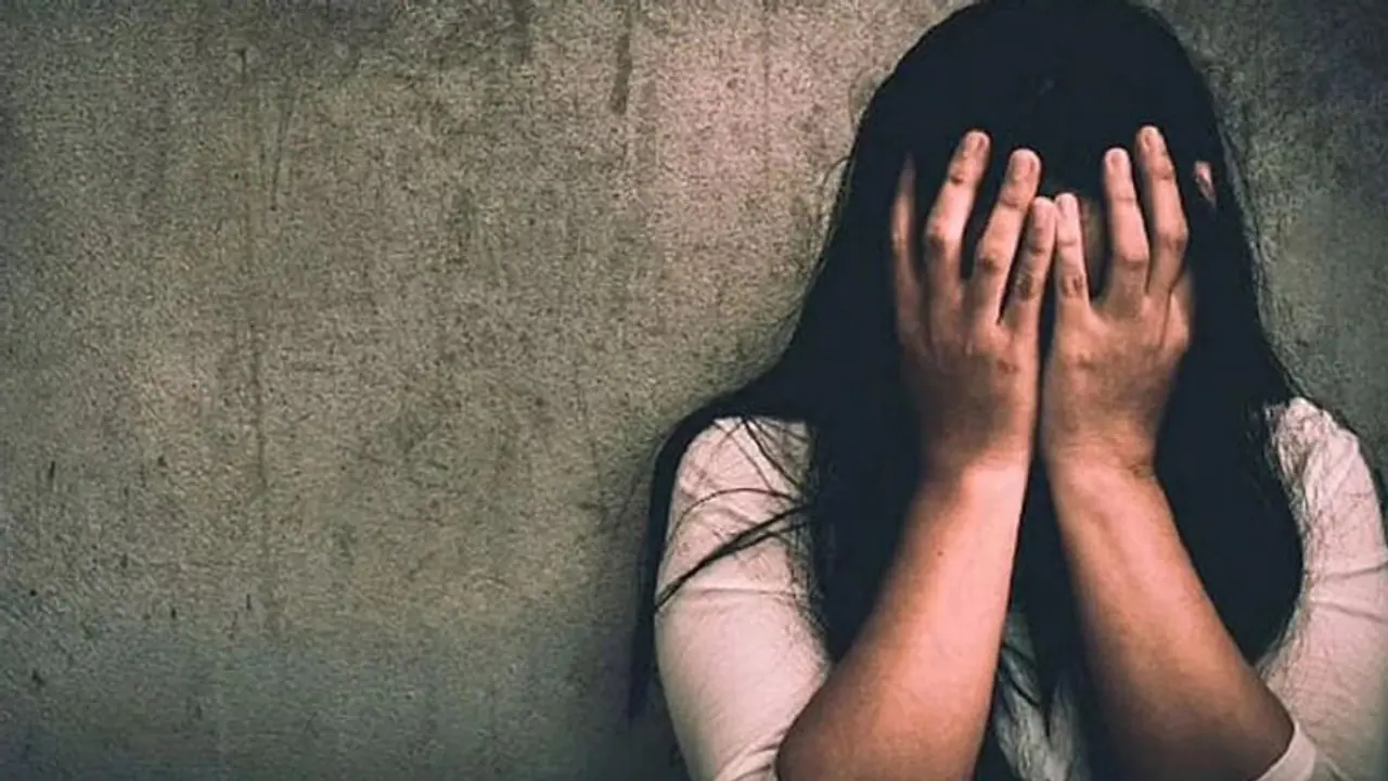 Sexual Harassment: ಹಾಸನ, ಯುವತಿ ಹಿಡಿದು ಎಳೆದಾಡಿದ ಆರೋಪ, ವಿವಸ್ತ್ರಗೊಳಿಸಿ ಹಲ್ಲೆ