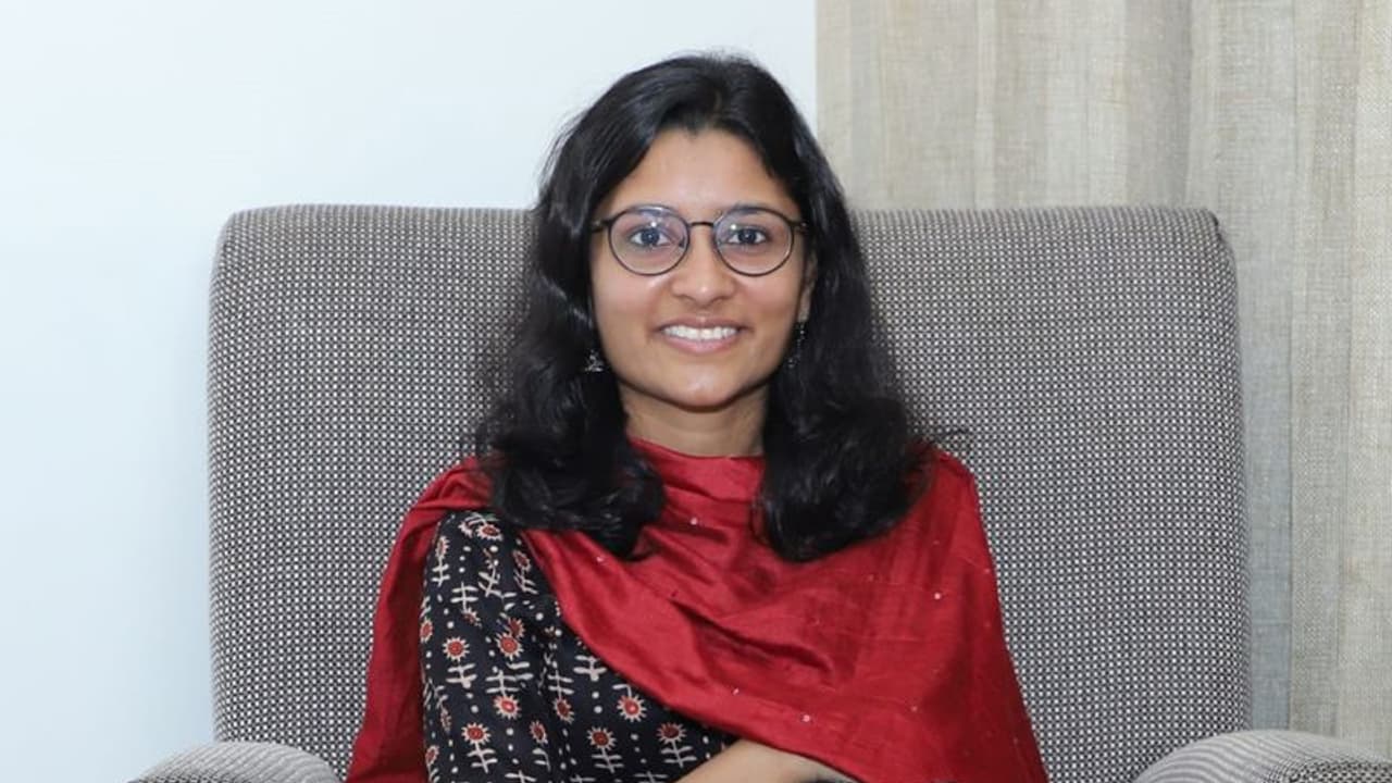 Success Story: सरस्वती शिशु मंदिर से की पढ़ाई, जॉब छोड़कर शुरू की तैयारी, नतीजा UPSC 2020 में मिली 18वीं रैंक