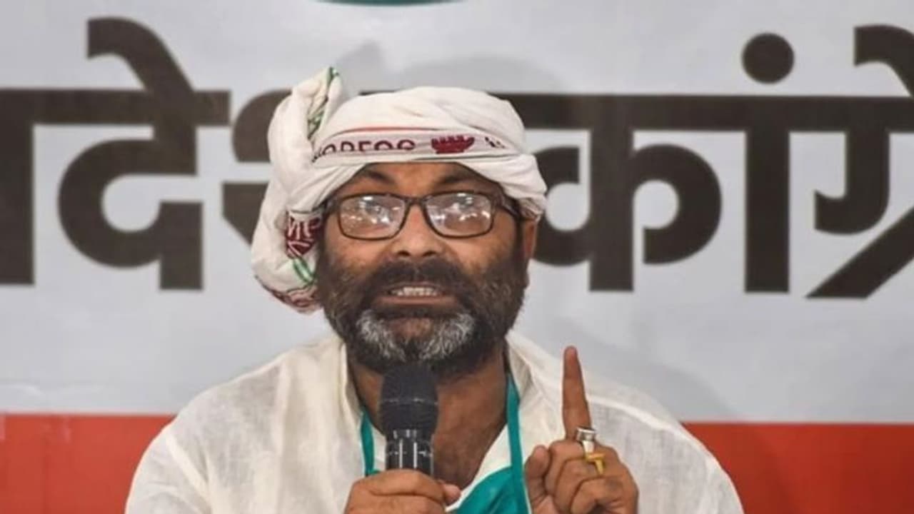 UP में किसानों के मुद्दे को लेकर सड़कों पर उतरी कांग्रेस, लल्लू बोले खाद दो वरना यूपी छोड़ो UP में किसानों के मुद्दे को लेकर सड़कों पर उतरी कांग्रेस, लल्लू बोले खाद दो वरना यूपी छोड़ो