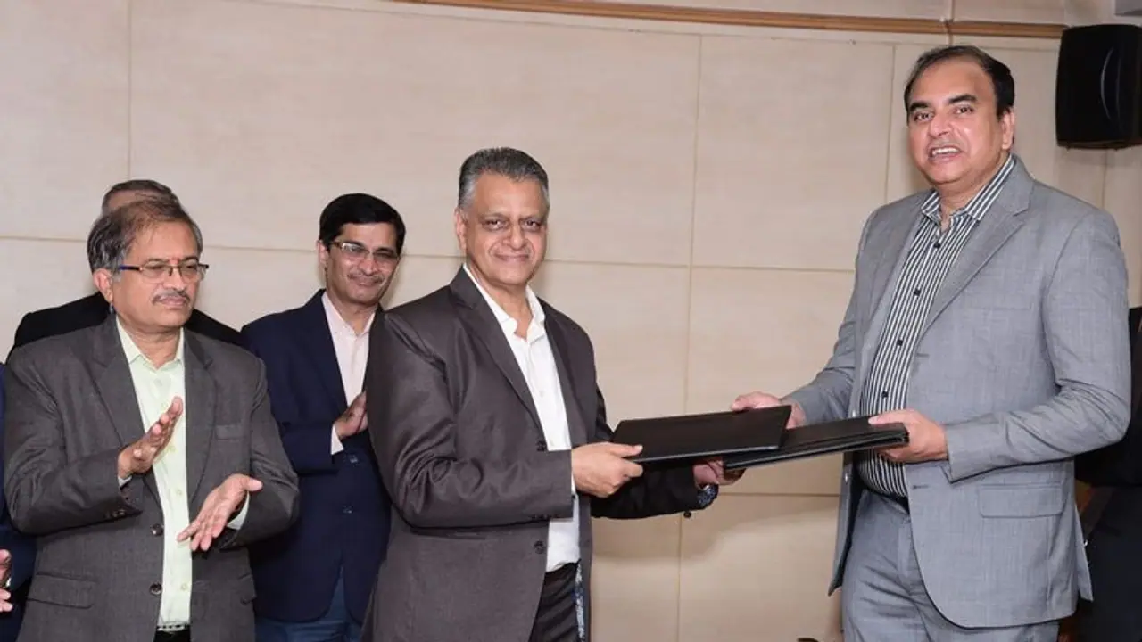 Vehicle finance: ಸುಲಭ ಕಾರು ಸಾಲ, ಕಡಿಮೆ ಕಂತು ಸೌಲಭ್ಯಕ್ಕಾಗಿ ಟೋಯೋಟಾ, ಕರ್ನಾಟಕ ಬ್ಯಾಂಕ್ ಒಪ್ಪಂದ! Vehicle finance: ಸುಲಭ ಕಾರು ಸಾಲ, ಕಡಿಮೆ ಕಂತು ಸೌಲಭ್ಯಕ್ಕಾಗಿ ಟೋಯೋಟಾ, ಕರ್ನಾಟಕ ಬ್ಯಾಂಕ್ ಒಪ್ಪಂದ!