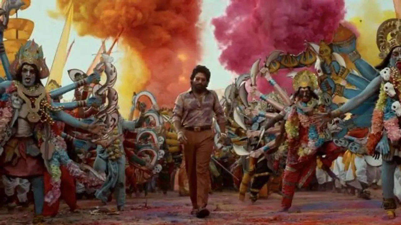 Allu Arjun: புஷ்பா பட குழுவினருக்கு தங்க நாணயம்... ரொக்கம் பணத்தை பரிசாக வழங்கிய அல்லு அர்ஜுன்!