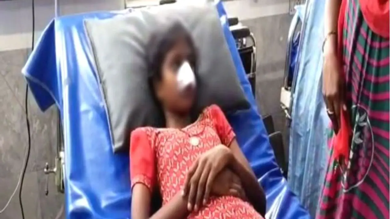 DMK : திமுக கொடி கம்பம் சாய்ந்து.. மாணவிக்கு காயம்..மருத்துவமனையில் தீவிர சிகிச்சை.. DMK : திமுக கொடி கம்பம் சாய்ந்து.. மாணவிக்கு காயம்..மருத்துவமனையில் தீவிர சிகிச்சை..