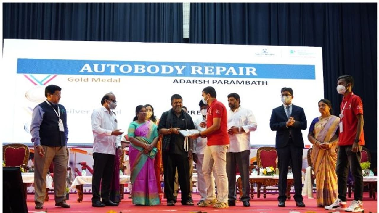 India Skills 2021 : ഇന്ത്യ സ്കിൽസ് 2021 ദക്ഷിണേന്ത്യ റീജിയണൽ മത്സരത്തിൽ ഒന്നാമതായി കേരളം; 16 സ്വർണം 16 വെള്ളി India Skills 2021 : ഇന്ത്യ സ്കിൽസ് 2021 ദക്ഷിണേന്ത്യ റീജിയണൽ മത്സരത്തിൽ ഒന്നാമതായി കേരളം; 16 സ്വർണം 16 വെള്ളി