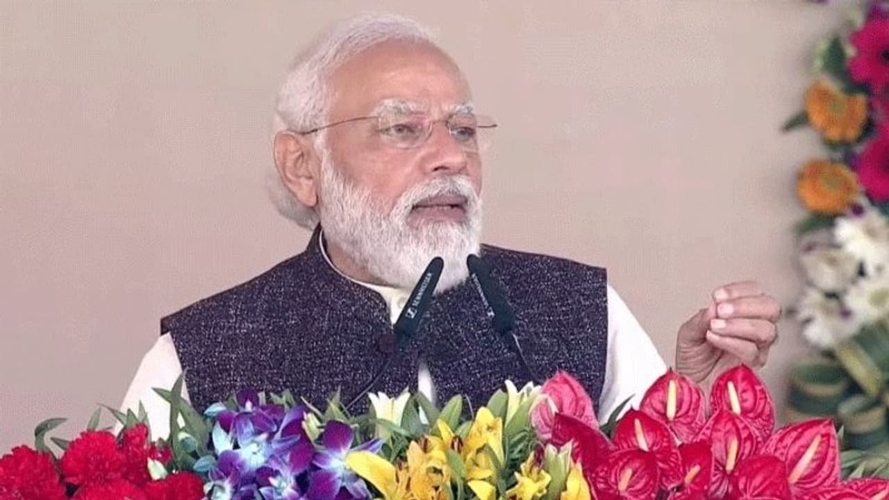 Modi In UP: ಕೆಂಪು ಟೋಪಿಯವರು ಯುಪಿಗೆ ರೆಡ್‌ ಅಲರ್ಟ್‌: ಸಮಾಜವಾದಿ ಪಾರ್ಟಿ ವಿರುದ್ಧ ಮೋದಿ ಕಿಡಿ!