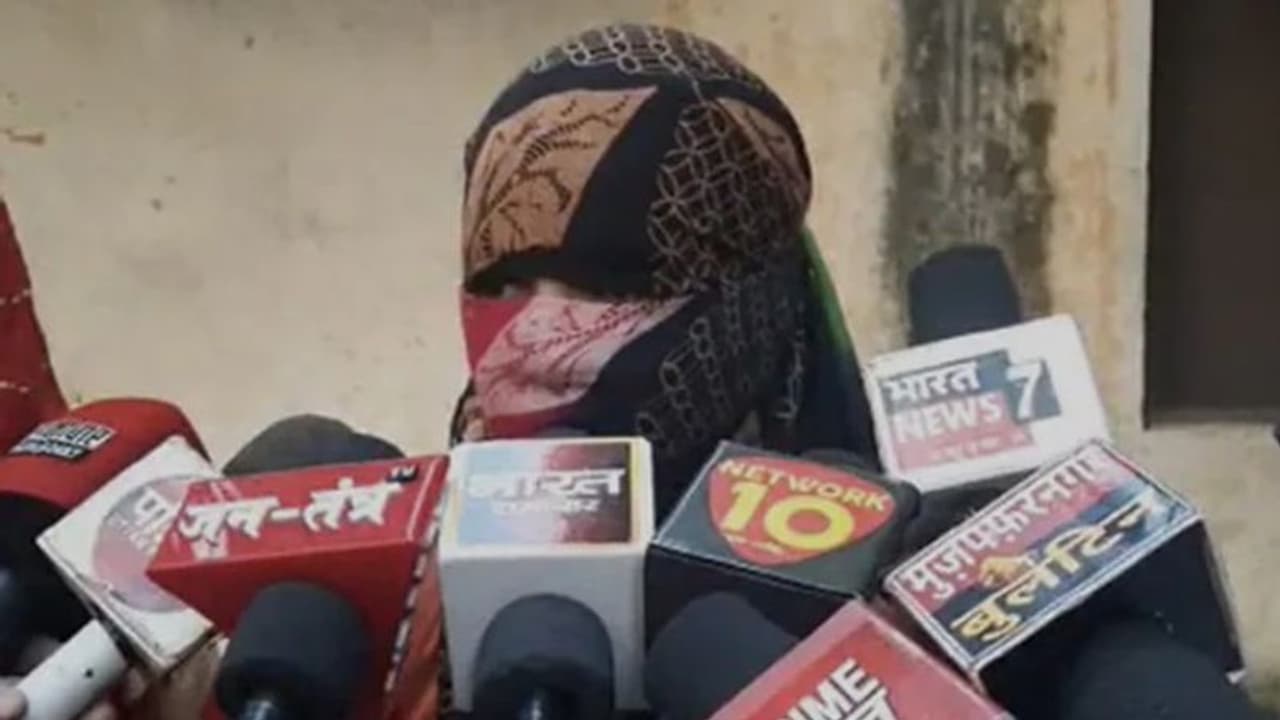 Molestation : പ്രാക്ടിക്കൽ ക്ലാസിനായി വിളിച്ചുവരുത്തി പീഡനം, പ്രിൻസിപ്പലിനെതിരെ പരാതിയുമായി വിദ്യാർത്ഥിനികൾ Molestation : പ്രാക്ടിക്കൽ ക്ലാസിനായി വിളിച്ചുവരുത്തി പീഡനം, പ്രിൻസിപ്പലിനെതിരെ പരാതിയുമായി വിദ്യാർത്ഥിനികൾ