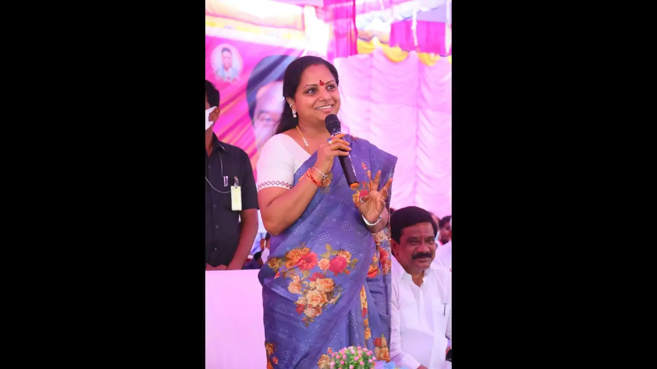 సీఎం కేసీఆర్‌తో ముగిసిన కల్వకుంట్ల కవిత సమావేశం.. 45 నిమిషాల పాటు భేటీ