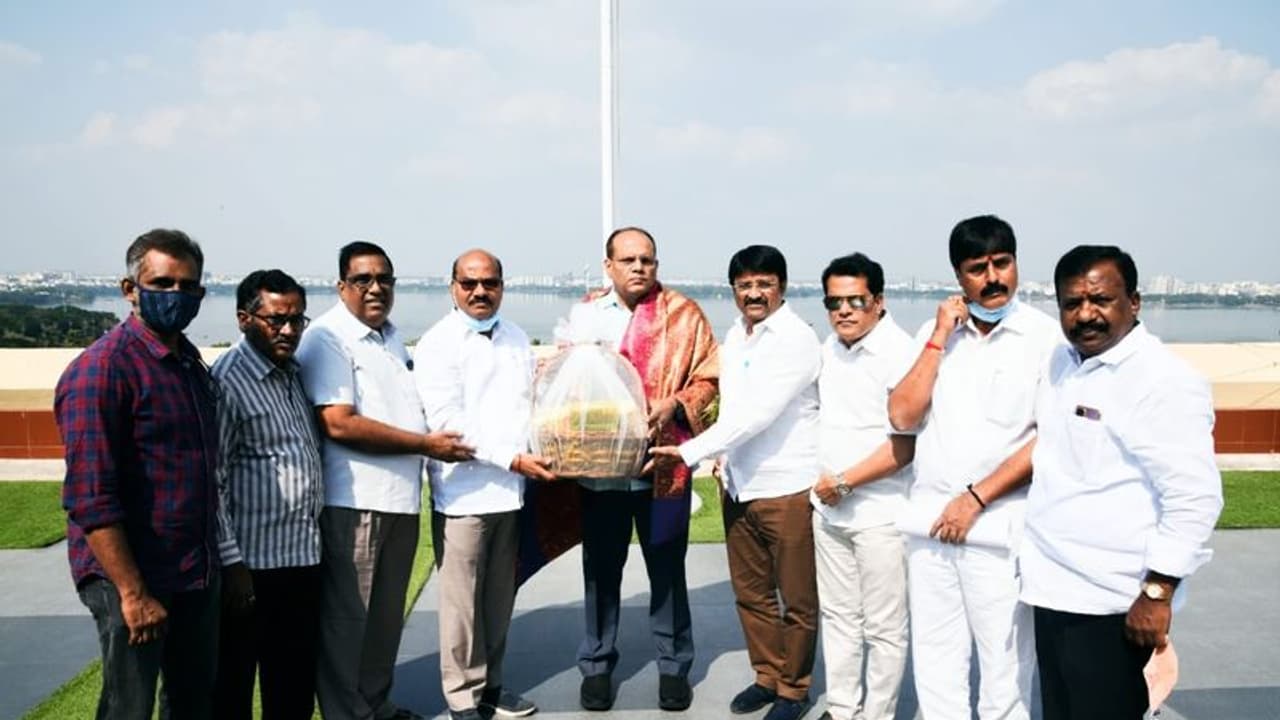 ఉద్యోగుల బదిలీల్లో ఇబ్బందులుండొద్దు టీఎన్జీవో అధ్యక్షుడు మామిళ్ల రాజేందర్ ఉద్యోగుల బదిలీల్లో ఇబ్బందులుండొద్దు టీఎన్జీవో అధ్యక్షుడు మామిళ్ల రాజేందర్