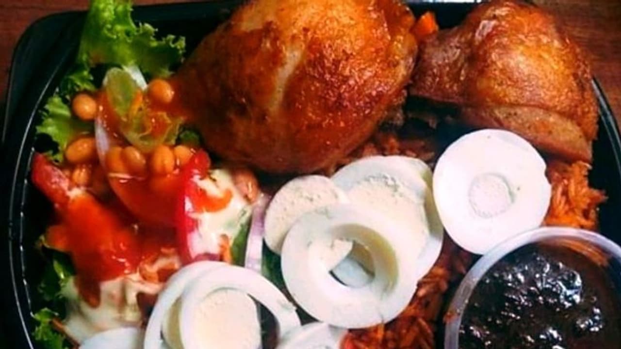 Shocking Video, মহিলার খাবারে পুরুষ লিঙ্গ, আঁতকে উঠে সতর্ক করলেন নেটিজেনদের