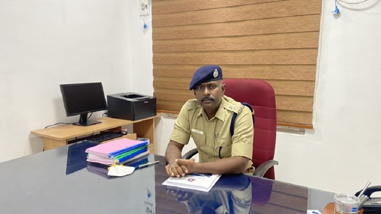 சிட் பண்ட் மோசடியா? MLM ஏமாற்றலா? உடனே இந்த எஸ்.பி.க்கு கால் பண்ணுங்க… பட்டைய கிளப்பும் விஜயகுமார் ஐபிஎஸ்!! சிட் பண்ட் மோசடியா? MLM ஏமாற்றலா? உடனே இந்த எஸ்.பி.க்கு கால் பண்ணுங்க… பட்டைய கிளப்பும் விஜயகுமார் ஐபிஎஸ்!!