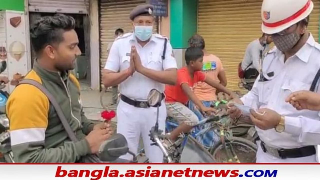 Bidhannagar Police: পুলিশের গান্ধীগিরি, ট্রাফিক আইন ভাঙলেই চালকদের হাতে তুলে দেওয়া হল গোলাপ ফুল