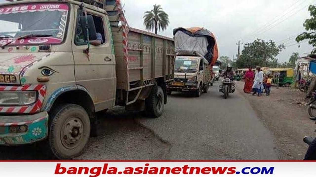 CM in Murshidabad: মুখ্যমন্ত্রীর সফর ঘিরে সাজসাজ রব মুর্শিদাবাদে, নতুন ফোর লেনের রাস্তা ঘিরেই আশার আলো CM in Murshidabad: মুখ্যমন্ত্রীর সফর ঘিরে সাজসাজ রব মুর্শিদাবাদে, নতুন ফোর লেনের রাস্তা ঘিরেই আশার আলো