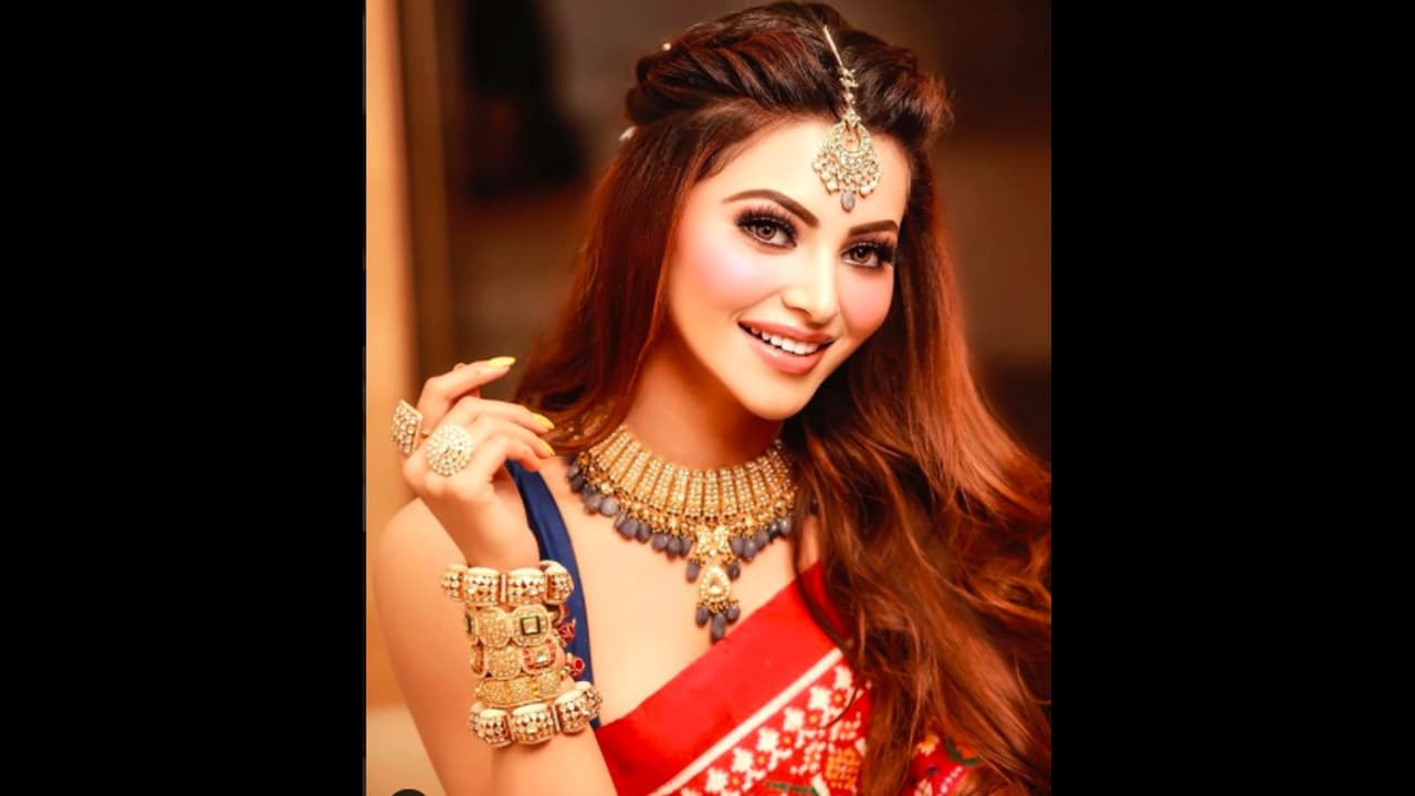 Viral Urvashi Rautela: মিস ইউনিভার্স ২০২১ মঞ্চে বিচারকের ভুমিকায় উর্বশী, ঝড়ের বেগে ভাইরাল ভিডিও Viral Urvashi Rautela: মিস ইউনিভার্স ২০২১ মঞ্চে বিচারকের ভুমিকায় উর্বশী, ঝড়ের বেগে ভাইরাল ভিডিও
