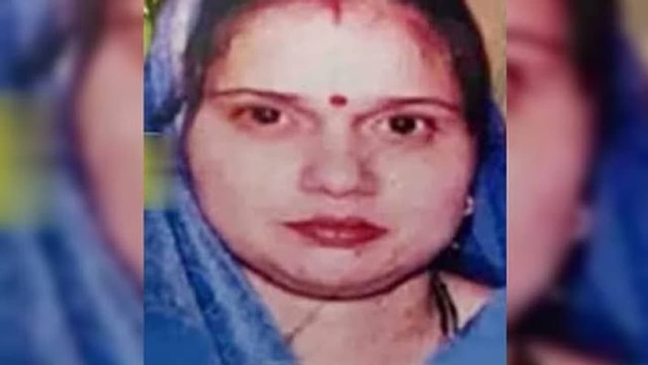 गैंगस्टर विकास दुबे की पत्नी ऋचा दुबे की बढ़ी मुश्किलें, पेशी पर नहीं पहुंची कोर्ट, जारी हुआ 'जमानती वारंट' गैंगस्टर विकास दुबे की पत्नी ऋचा दुबे की बढ़ी मुश्किलें, पेशी पर नहीं पहुंची कोर्ट, जारी हुआ 'जमानती वारंट'