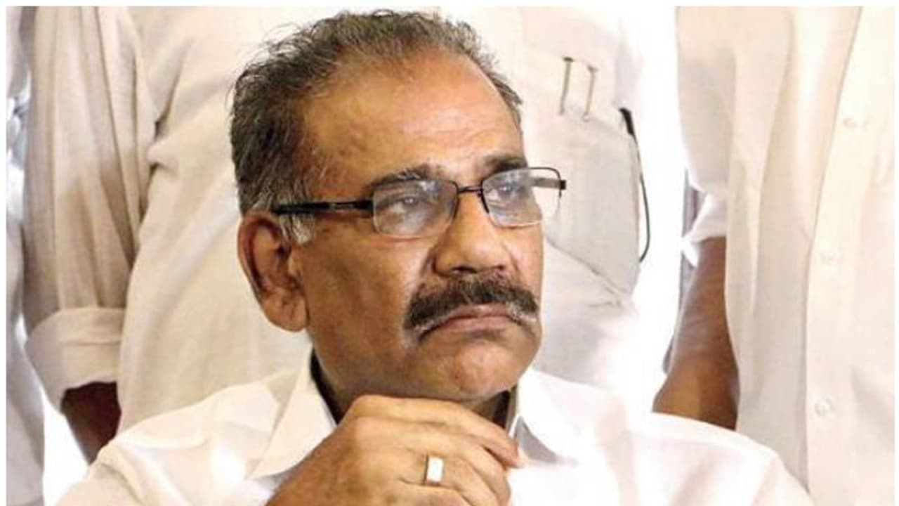 A K Saseendran : കേരളാ ഹൗസിൽ വീണ് പരിക്കേറ്റു, മന്ത്രി എ കെ ശശീന്ദ്രൻ തിരികെ നാട്ടിലേക്ക്
