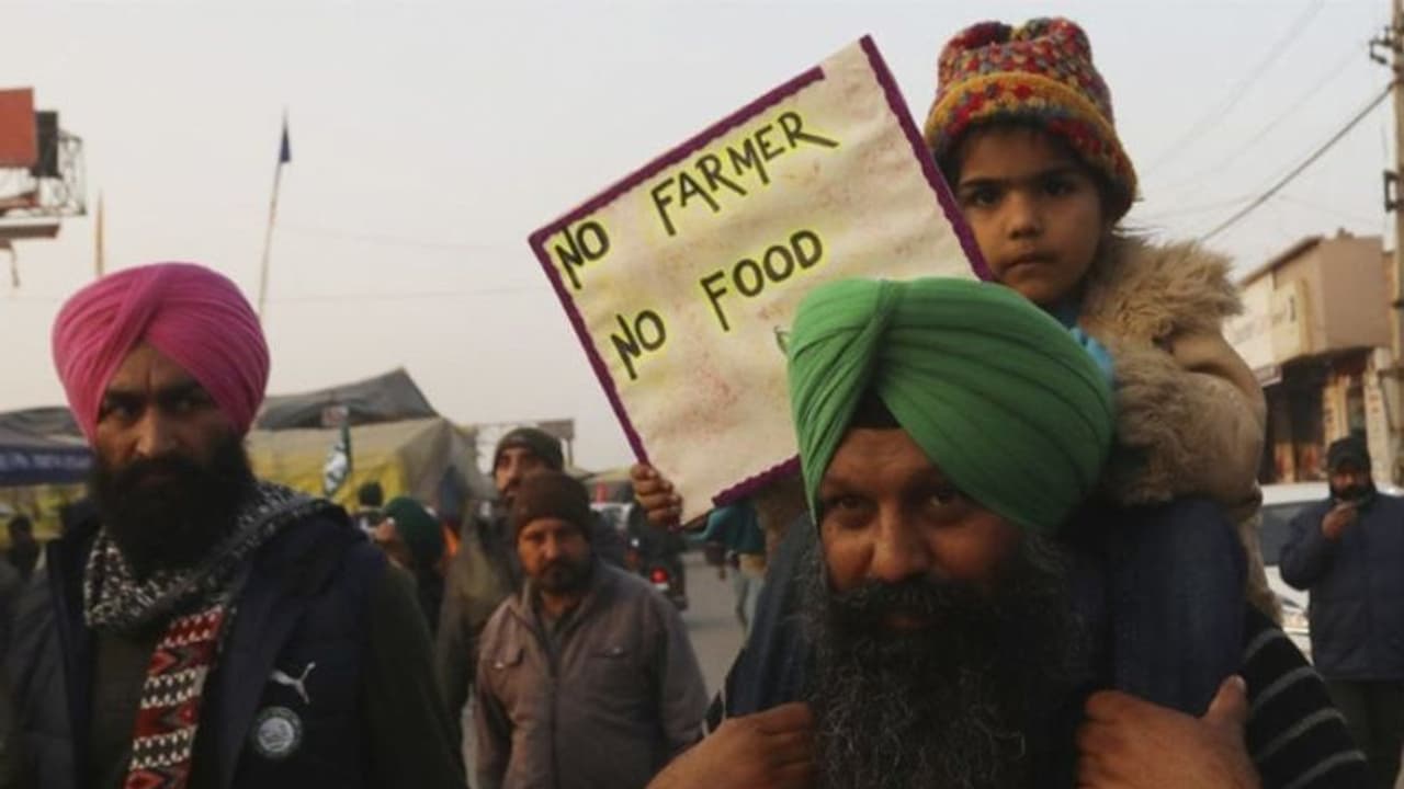 రైతు ఉద్యమంపై నేడు ఎస్కేఏం ఏం నిర్ణయం తీసుకోనుంది? రైతు ఉద్యమంపై నేడు ఎస్కేఏం ఏం నిర్ణయం తీసుకోనుంది?