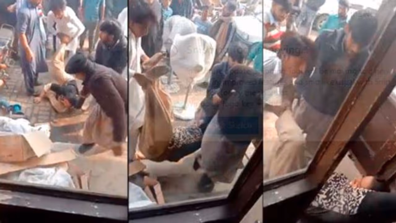 Pak women paraded naked:ಪಾಕಿಸ್ತಾನದಲ್ಲಿ ಹೇಯ ಕೃತ್ಯ: 4 ಮಹಿಳೆಯರ ಬೆತ್ತಲೆಗೊಳಿಸಿ ಮೆರವಣಿಗೆ Pak women paraded naked:ಪಾಕಿಸ್ತಾನದಲ್ಲಿ ಹೇಯ ಕೃತ್ಯ: 4 ಮಹಿಳೆಯರ ಬೆತ್ತಲೆಗೊಳಿಸಿ ಮೆರವಣಿಗೆ