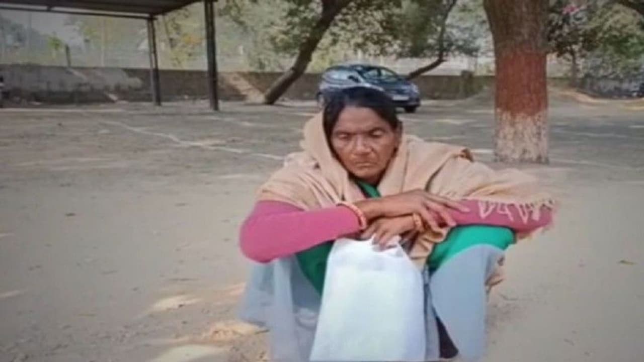 Chambal Dacoit : ചമ്പല് കാടുകളെ വിറപ്പിച്ച മുന് കൊള്ളക്കാരിയുടെ തുണ്ടുഭൂമി ഗുണ്ടകള് കൈയടക്കി! Chambal Dacoit : ചമ്പല് കാടുകളെ വിറപ്പിച്ച മുന് കൊള്ളക്കാരിയുടെ തുണ്ടുഭൂമി ഗുണ്ടകള് കൈയടക്കി!