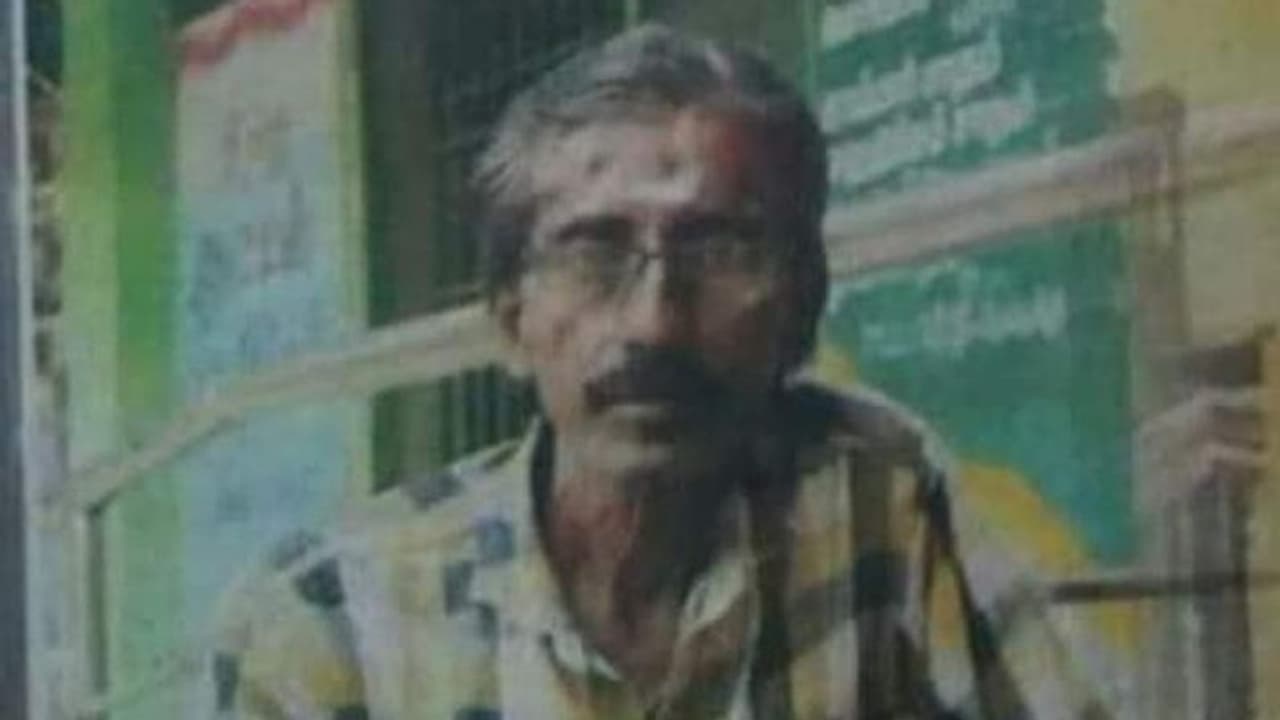 அனாதைப் பிணமாகக் கிடந்த விஜயகாந்தின் வெற்றி பட இயக்குனர்.. ஏவிஎம் பிளாட்பாரத்தில் உயிரிழந்த சோகம்! அனாதைப் பிணமாகக் கிடந்த விஜயகாந்தின் வெற்றி பட இயக்குனர்.. ஏவிஎம் பிளாட்பாரத்தில் உயிரிழந்த சோகம்!