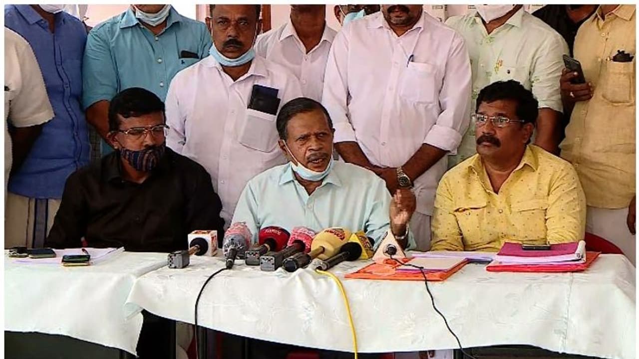 Bus Charge : 'വിദ്യാര്ത്ഥികളുടെ കൺസെഷൻ നിരക്ക് കൂട്ടണം'; പ്രശ്നം പരിഹരിച്ചില്ലെങ്കില് 21 മുതല് ബസ് സമരം Bus Charge : 'വിദ്യാര്ത്ഥികളുടെ കൺസെഷൻ നിരക്ക് കൂട്ടണം'; പ്രശ്നം പരിഹരിച്ചില്ലെങ്കില് 21 മുതല് ബസ് സമരം