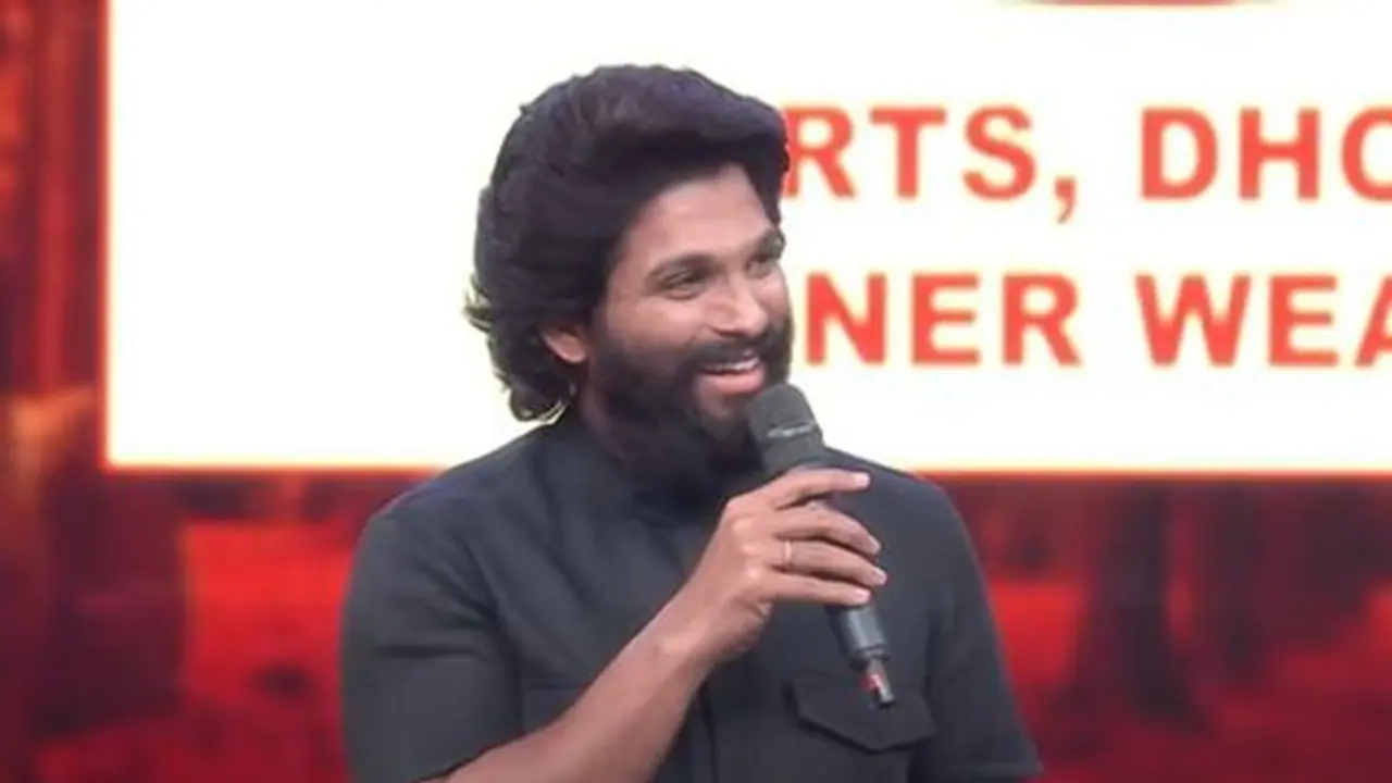 Pushpa Pressmeet: `పుష్ప` చూశాక డైరెక్టర్లందరు సుకుమార్ వద్ద క్లాసులు తీసుకుంటారుః బన్నీ షాకింగ్ కామెంట్ Pushpa Pressmeet: `పుష్ప` చూశాక డైరెక్టర్లందరు సుకుమార్ వద్ద క్లాసులు తీసుకుంటారుః బన్నీ షాకింగ్ కామెంట్