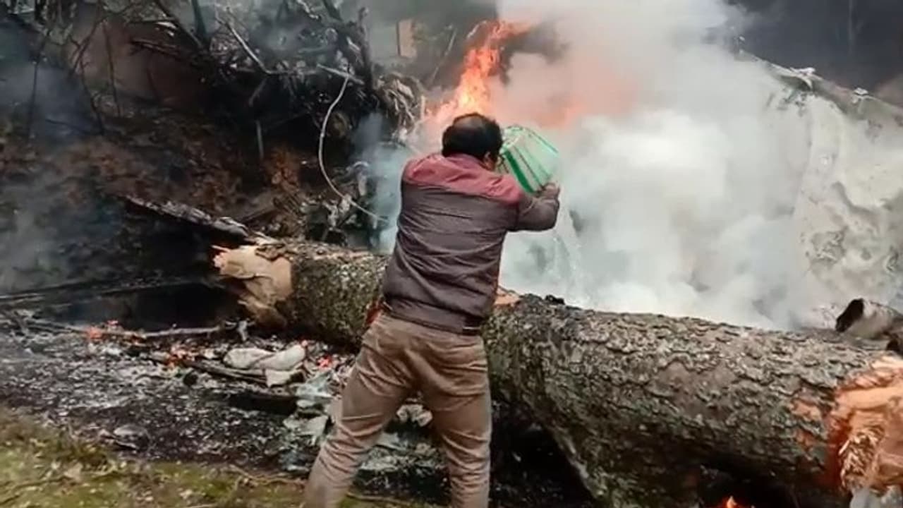 IAF Chopper Crash: ಹೇಗಾಯ್ತು ಹೆಲಿಕಾಪ್ಟರ್ ಪತನ? ಪ್ರತ್ಯಕ್ಷದರ್ಶಿಯಿಂದ ಶಾಕಿಂಗ್ ಹೇಳಿಕೆ! IAF Chopper Crash: ಹೇಗಾಯ್ತು ಹೆಲಿಕಾಪ್ಟರ್ ಪತನ? ಪ್ರತ್ಯಕ್ಷದರ್ಶಿಯಿಂದ ಶಾಕಿಂಗ್ ಹೇಳಿಕೆ!