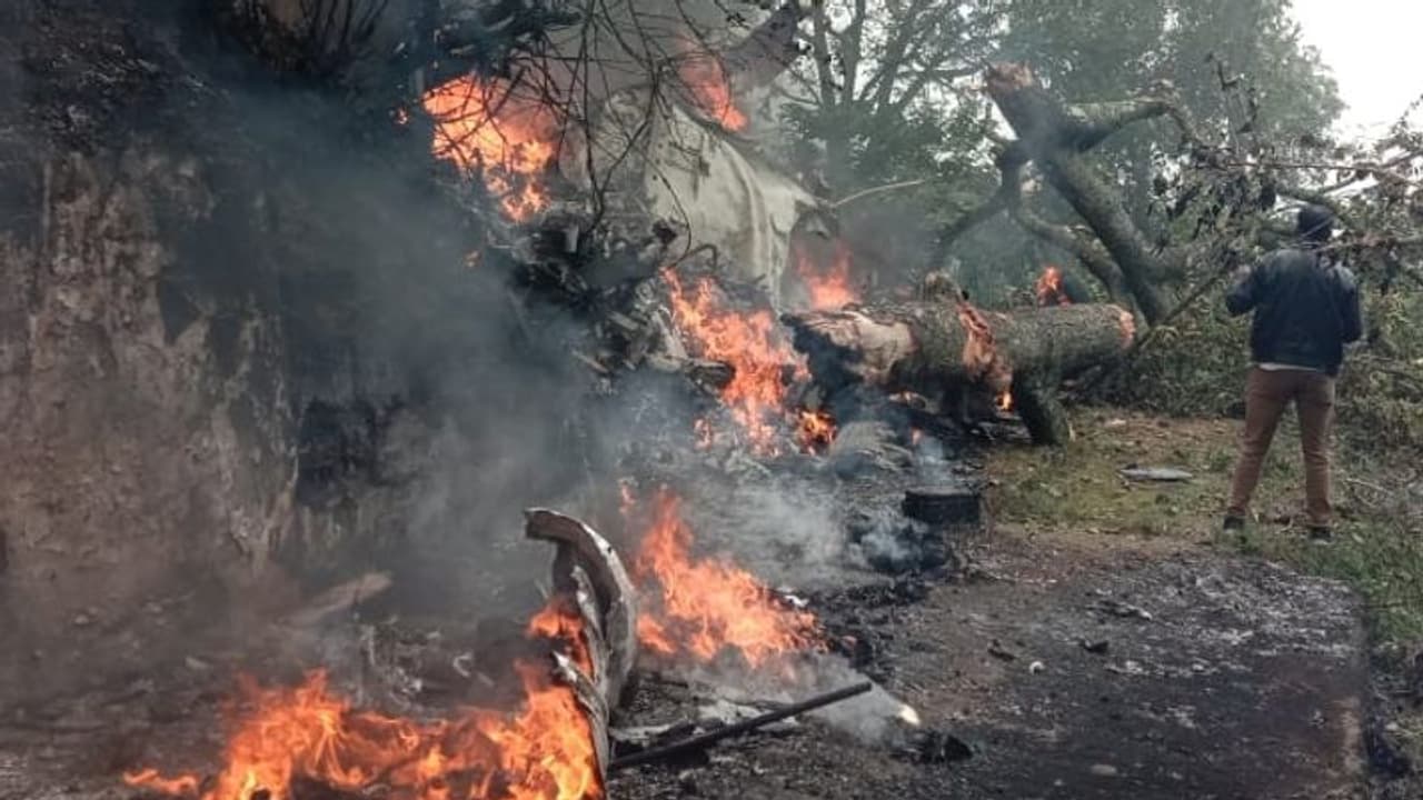 Army Helicopter crash : 'വലിയ ശബ്ദം കേട്ടു, എത്തിയപ്പോൾ കണ്ടത് കത്തുന്ന ഹെലിക്കോപ്ടർ'; പ്രദേശവാസിയുടെ വാക്കുകൾ Army Helicopter crash : 'വലിയ ശബ്ദം കേട്ടു, എത്തിയപ്പോൾ കണ്ടത് കത്തുന്ന ഹെലിക്കോപ്ടർ'; പ്രദേശവാസിയുടെ വാക്കുകൾ