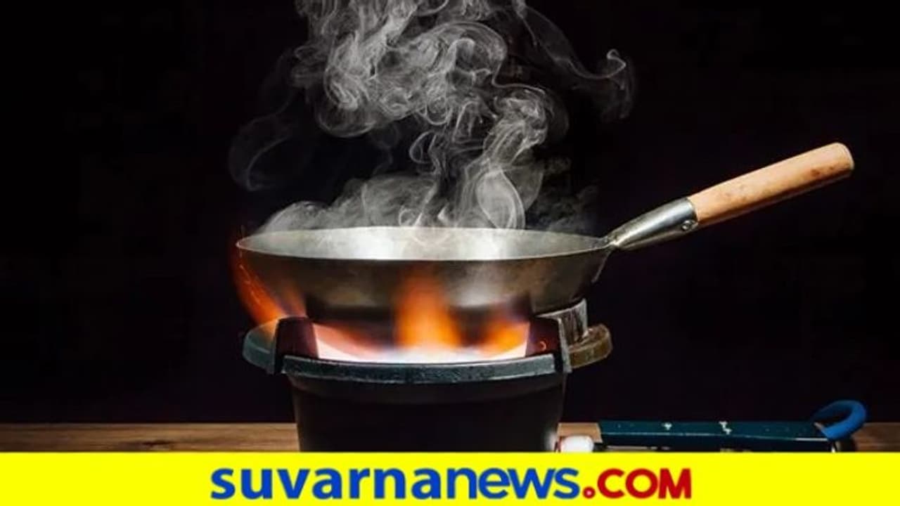 Kitchen Hacks: ಬಾಣಲೆ ತಳ ಫಳಫಳಿಸಬೇಕಾದ್ರೆ ಫಟಾಫಟ್ ಅಡುಗೆ ಮನೆಗೆ ಹೋಗಿ Kitchen Hacks: ಬಾಣಲೆ ತಳ ಫಳಫಳಿಸಬೇಕಾದ್ರೆ ಫಟಾಫಟ್ ಅಡುಗೆ ಮನೆಗೆ ಹೋಗಿ