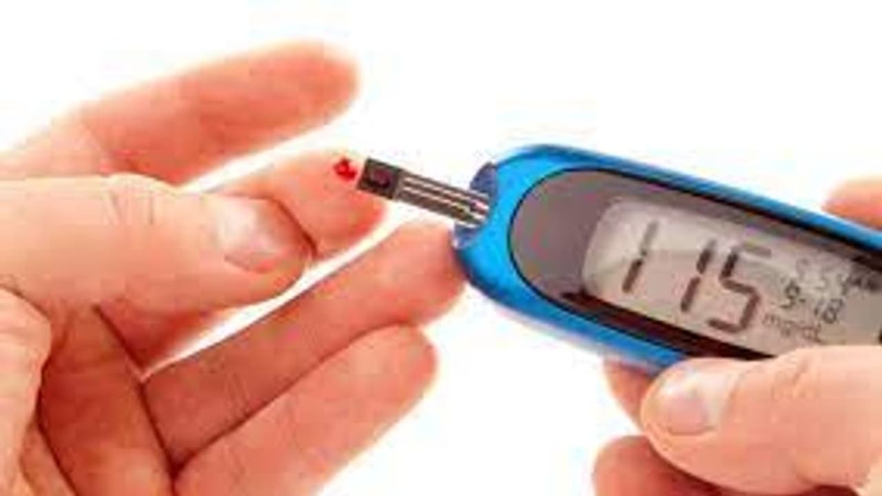 Diabetes Prevention in Winter: শীতে ডায়াবেটিস থাক নিয়ন্ত্রণে, জেনে নিন কী করবেন Diabetes Prevention in Winter: শীতে ডায়াবেটিস থাক নিয়ন্ত্রণে, জেনে নিন কী করবেন