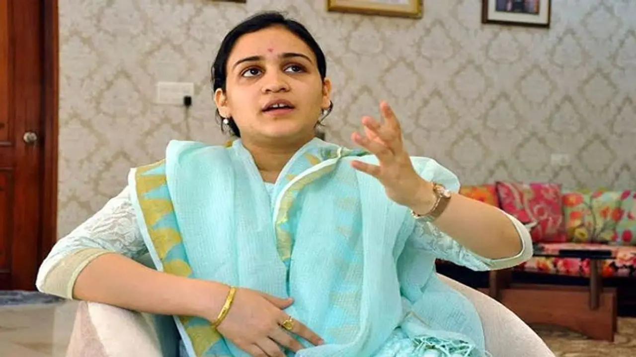 UP Election 2022: Mulayam Singh Yadav's daughter in law Aparna Yadav set to join BJP