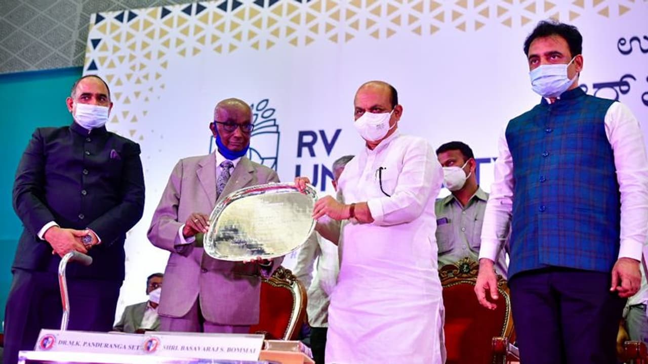 भावुक हुए कर्नाटक CM, बोले बाहर के लिए सीएम लेकिन अपने लोगों के लिए Basavraj, पद स्थायी नहीं बसवराज स्थायी भावुक हुए कर्नाटक CM, बोले बाहर के लिए सीएम लेकिन अपने लोगों के लिए Basavraj, पद स्थायी नहीं बसवराज स्थायी