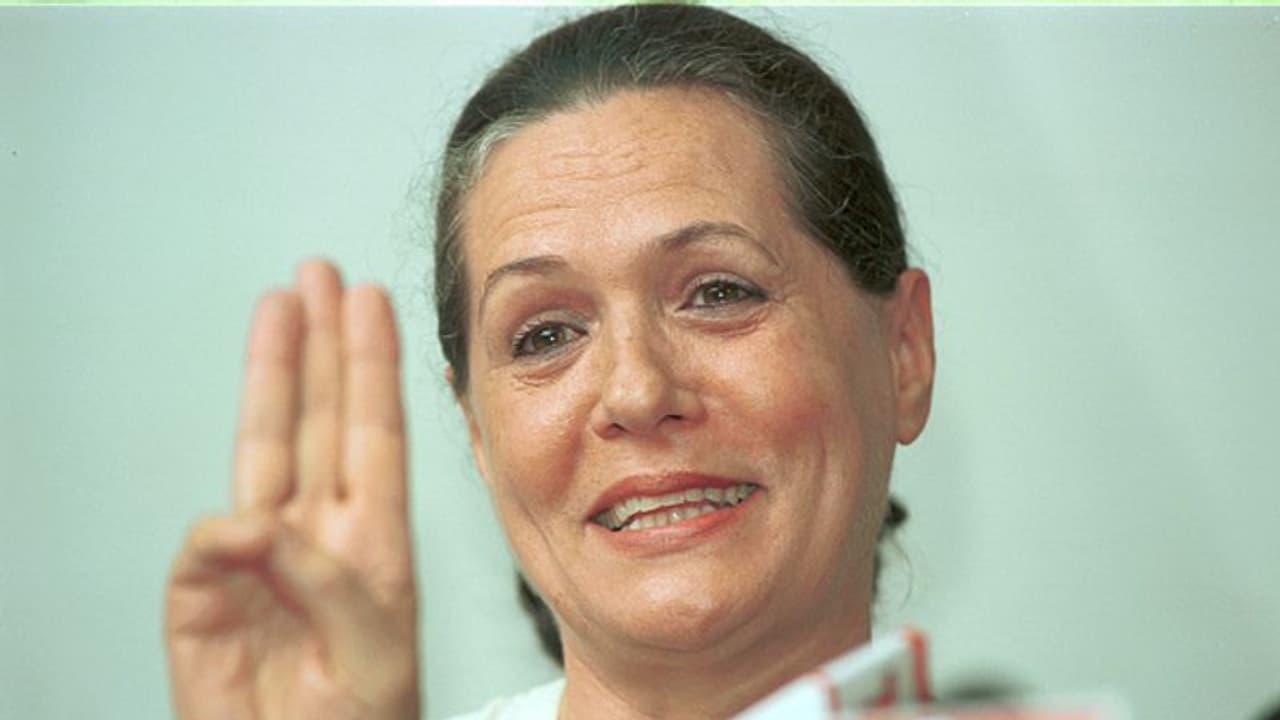 காங். தலைவராக சோனியா காந்தி தொடர்வார்... செயற்குழு கூட்டத்தில் முடிவு!!